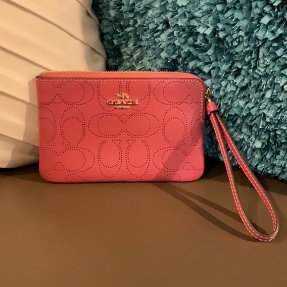 Coach Corner Zip Wristlet In Signature Leather Gold/Rouge - Picture 1 of 5